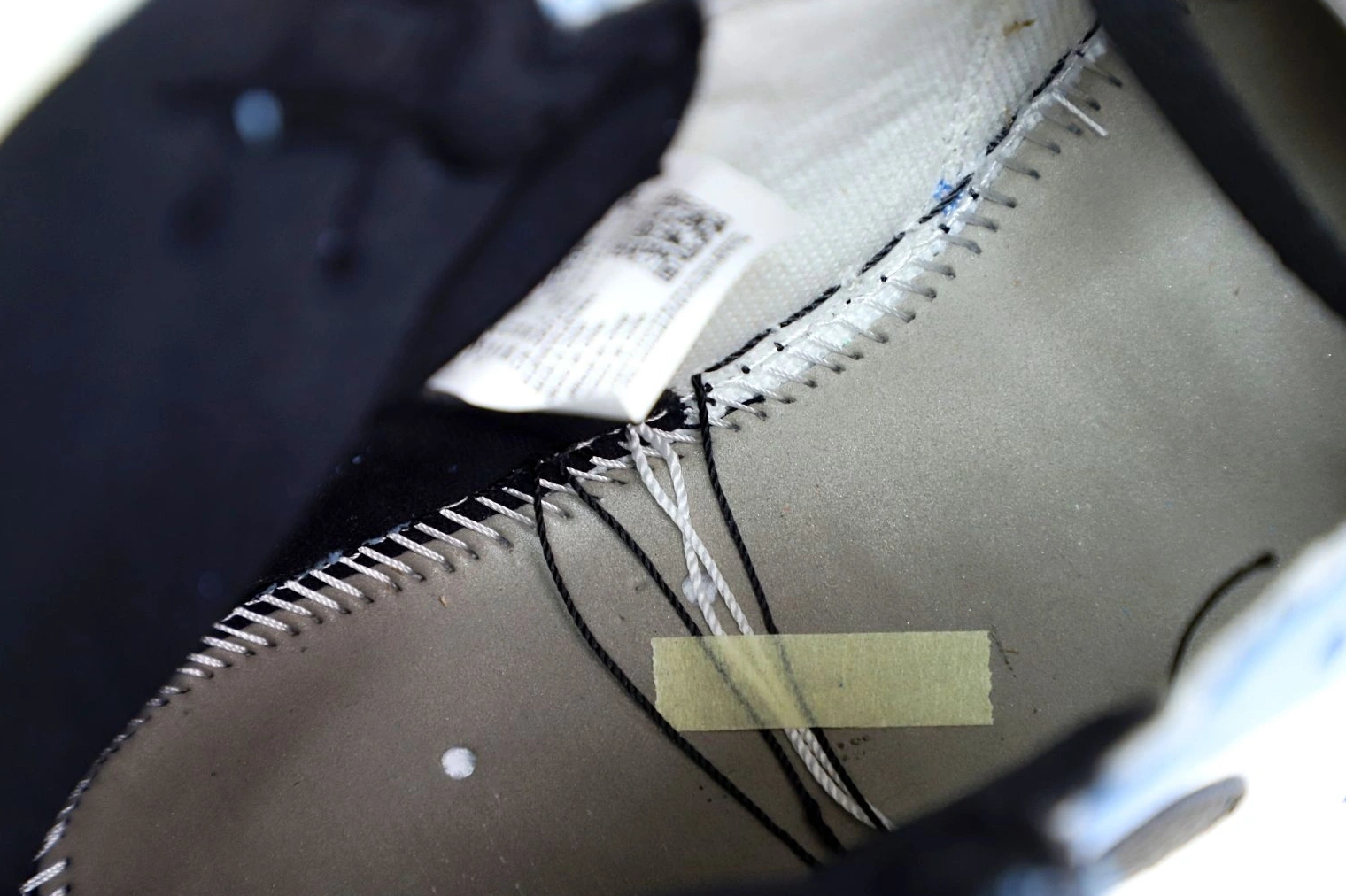 1 'UNIVERSITY HIGH JORDAN OG RETRO AIR 0211